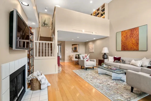 $825,000 | 5 Pickwick Way, Unit 5, Wayland, MA 01778