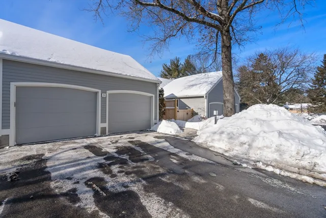 $825,000 | 5 Pickwick Way, Unit 5, Wayland, MA 01778