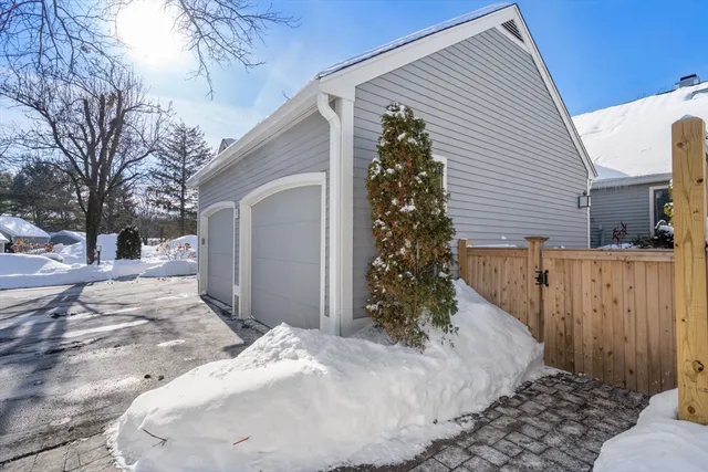 $825,000 | 5 Pickwick Way, Unit 5, Wayland, MA 01778