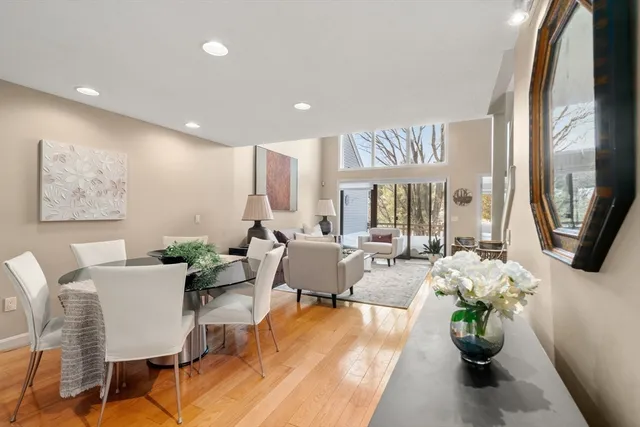 $825,000 | 5 Pickwick Way, Unit 5, Wayland, MA 01778