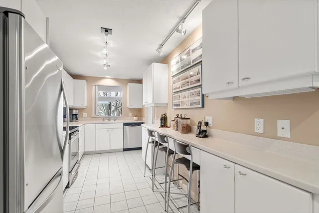 $825,000 | 5 Pickwick Way, Unit 5, Wayland, MA 01778