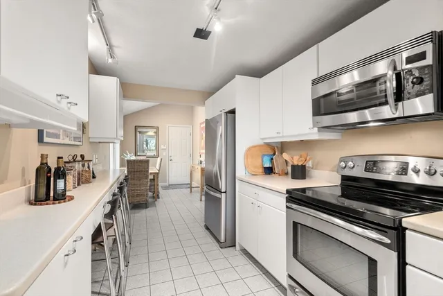 $825,000 | 5 Pickwick Way, Unit 5, Wayland, MA 01778