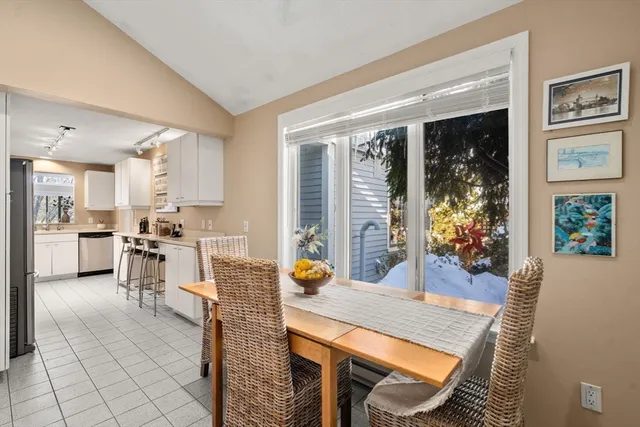 $825,000 | 5 Pickwick Way, Unit 5, Wayland, MA 01778