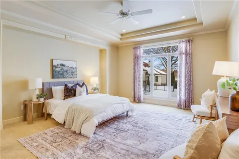 $749,000 | 708 Northeast Lake Point Drive, Lee's Summit, MO 64064