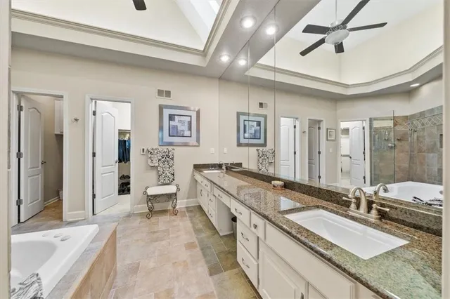 $749,000 | 708 Northeast Lake Point Drive, Lee's Summit, MO 64064