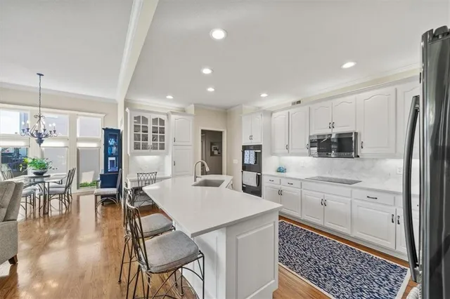 $749,000 | 708 Northeast Lake Point Drive, Lee's Summit, MO 64064