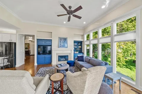 $749,000 | 708 Northeast Lake Point Drive, Lee's Summit, MO 64064