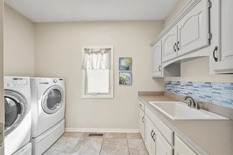 $749,000 | 708 Northeast Lake Point Drive, Lee's Summit, MO 64064