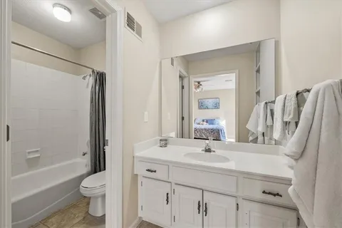 $749,000 | 708 Northeast Lake Point Drive, Lee's Summit, MO 64064