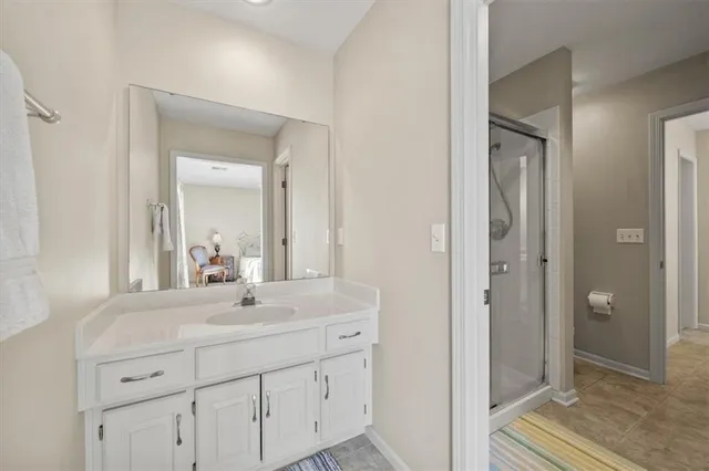 $749,000 | 708 Northeast Lake Point Drive, Lee's Summit, MO 64064