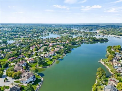 $749,000 | 708 Northeast Lake Point Drive, Lee's Summit, MO 64064