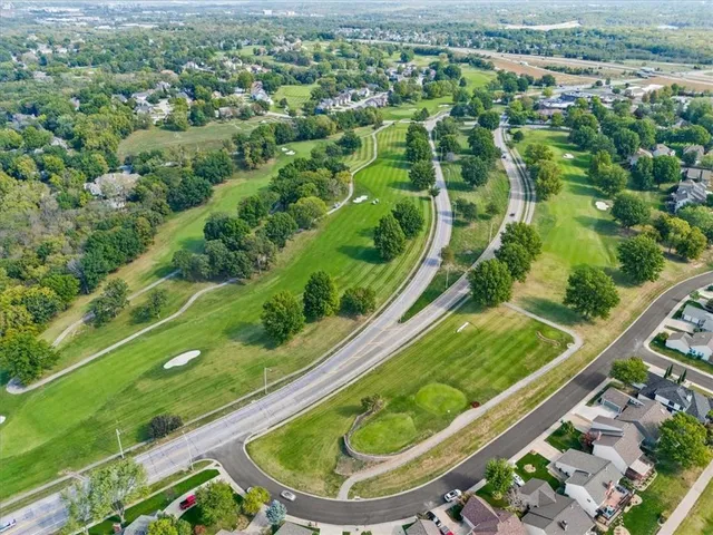 $749,000 | 708 Northeast Lake Point Drive, Lee's Summit, MO 64064