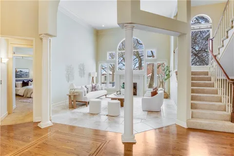 $749,000 | 708 Northeast Lake Point Drive, Lee's Summit, MO 64064