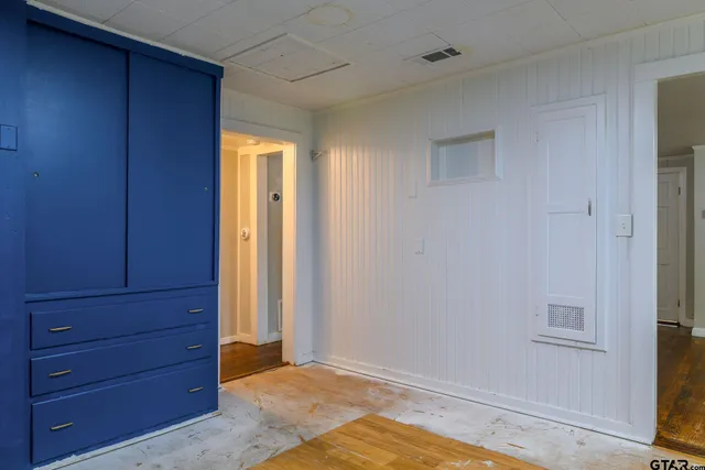 an empty room with closet