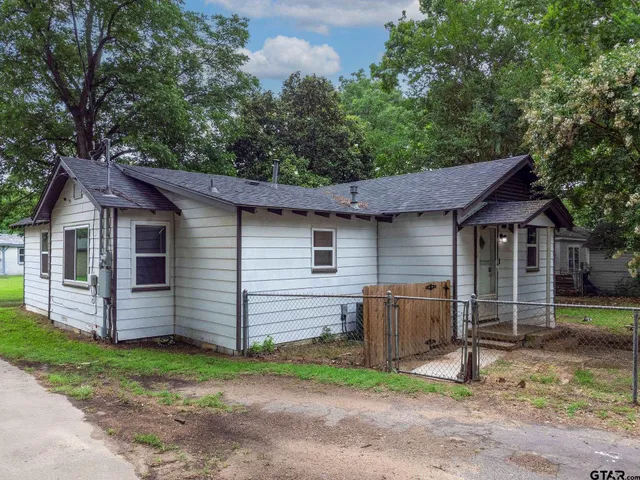 a view of a small house with a yard