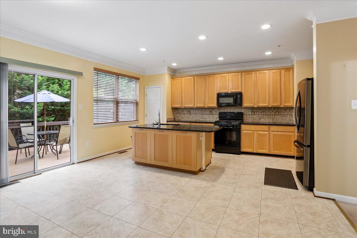 2943 St Helen Circle Silver Spring, MD 20906 - Photo 10 of 40 Bright and inviting kitchen space.