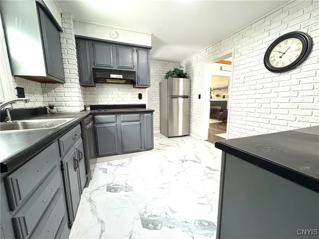 $2,300 | 124 Curtis Place, Auburn, NY 13021