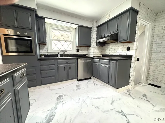 $2,300 | 124 Curtis Place, Auburn, NY 13021