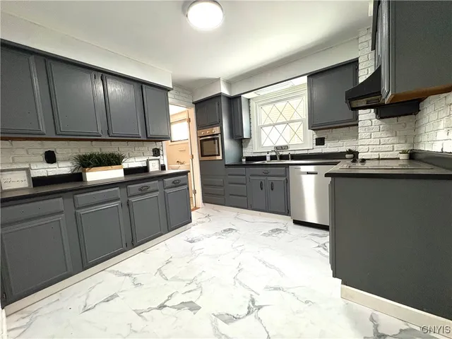 $2,300 | 124 Curtis Place, Auburn, NY 13021