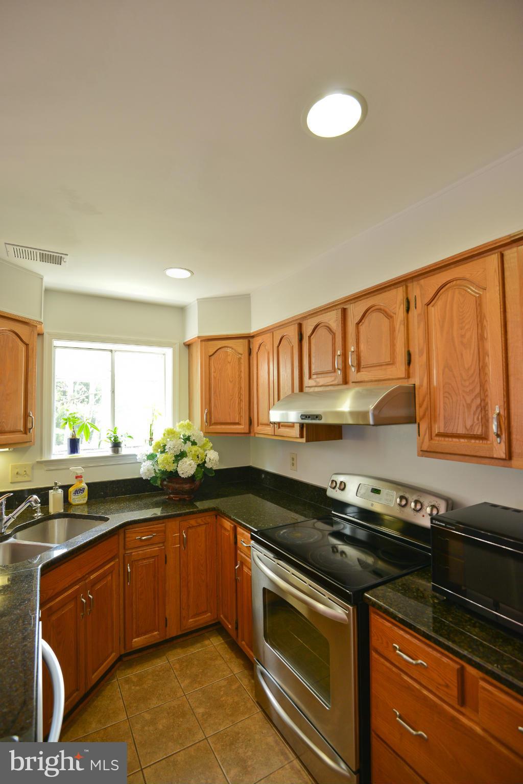 8037 Merry Oaks Court Vienna, VA 22182 - Photo 16 of 30 Kitchen