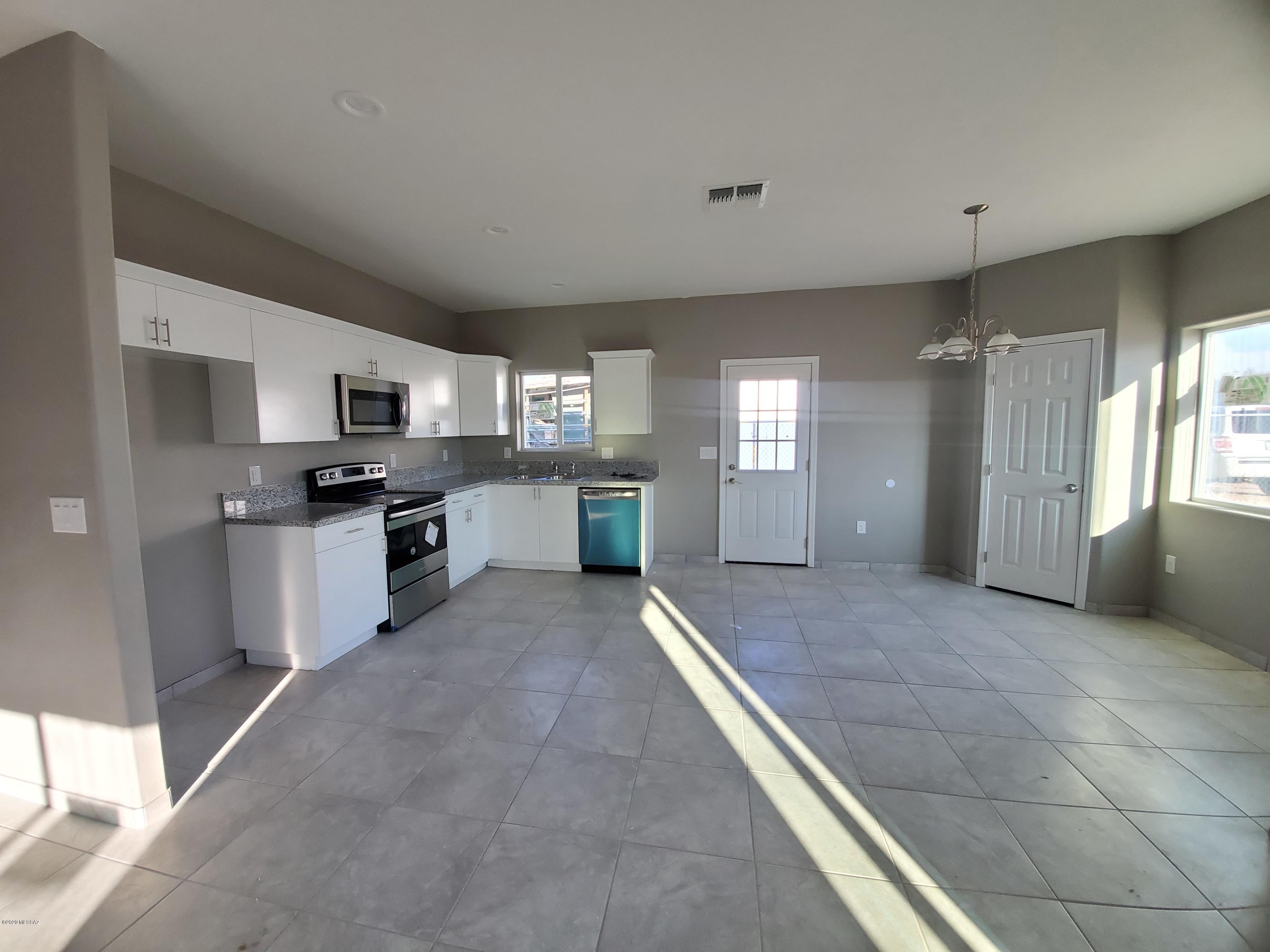 596 West Simmons Road Tucson, AZ 85705 - Photo 3 of 12