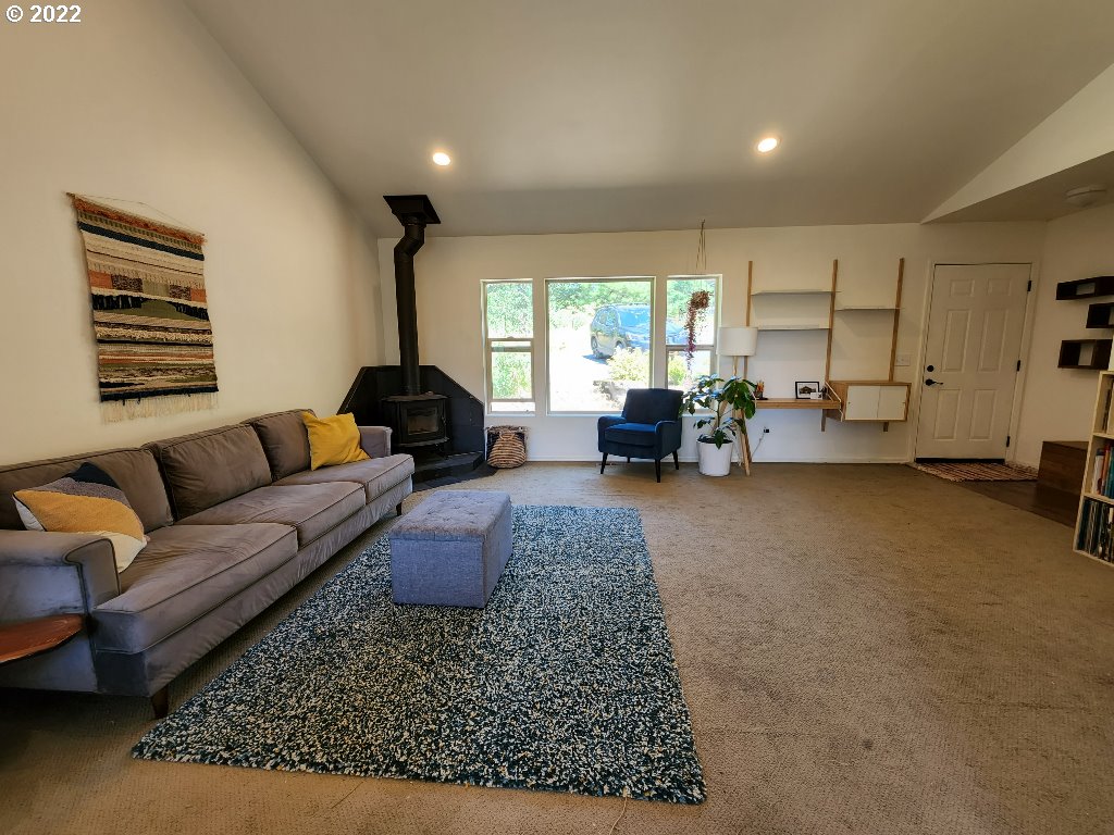 23 Wnuk Road White Salmon, WA 98672 - Photo 11 of 25 a living room with furniture and a large window