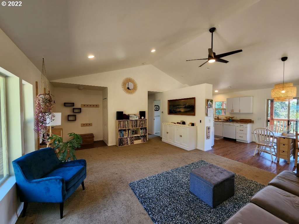 23 Wnuk Road White Salmon, WA 98672 - Photo 12 of 25 a living room with furniture and a flat screen tv