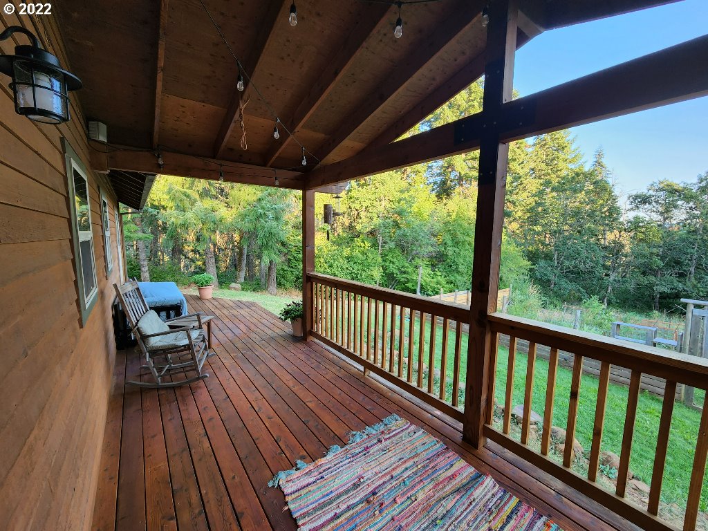 23 Wnuk Road White Salmon, WA 98672 - Photo 15 of 25 a view of a two chairs in the balcony