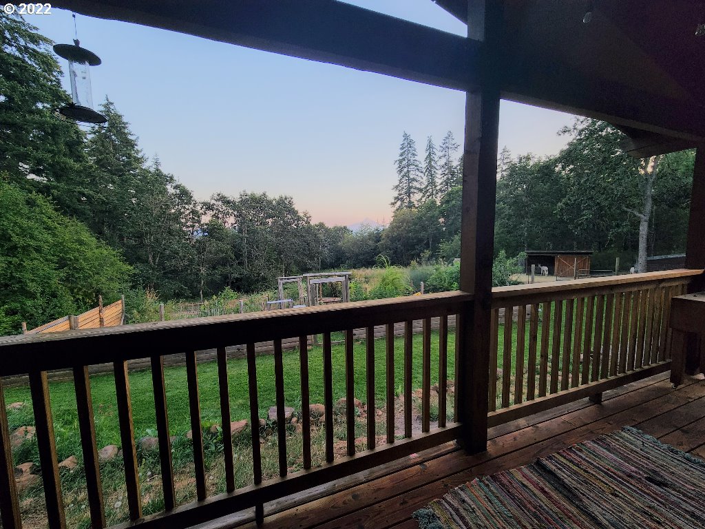 23 Wnuk Road White Salmon, WA 98672 - Photo 16 of 25 a view of a balcony with wooden floor