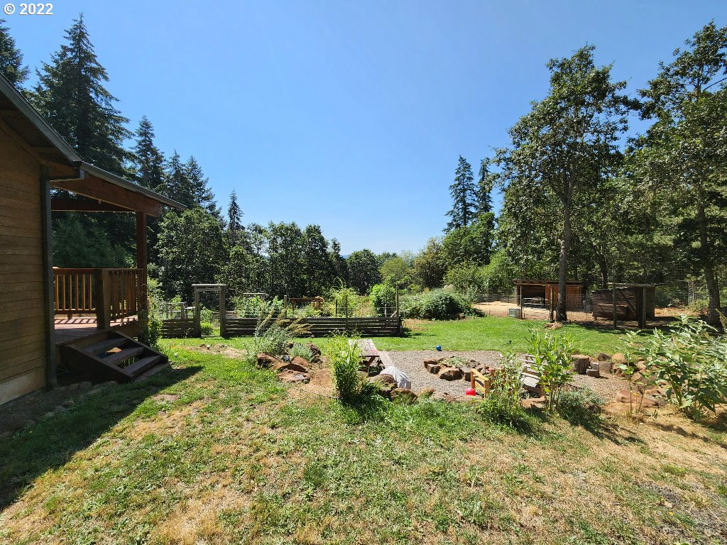 23 Wnuk Road White Salmon, WA 98672 - Photo 4 of 25 a view of backyard with table and chairs and plants