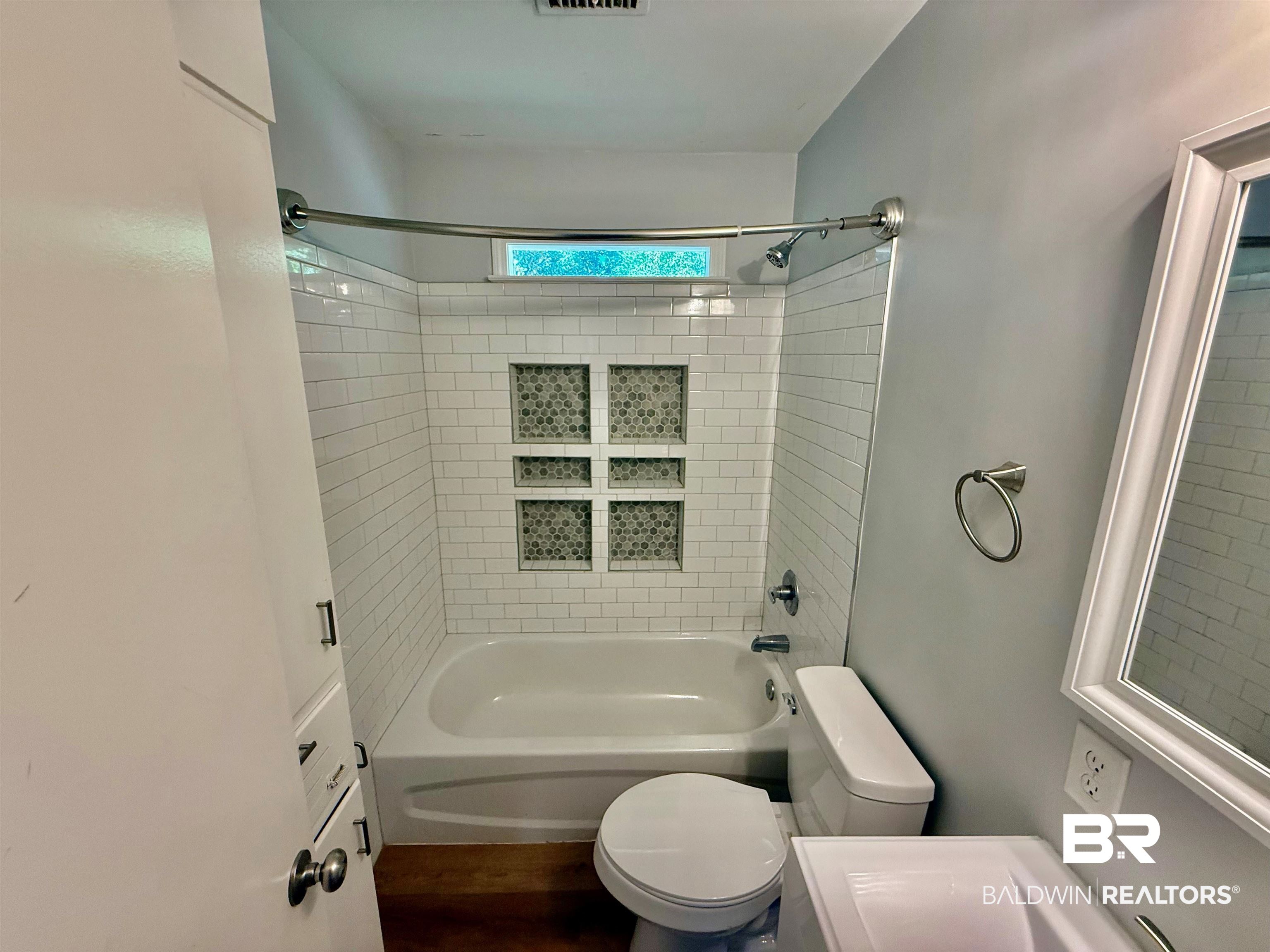 317 Syracuse Street Mobile, AL 36608 - Photo 18 of 27 Upstairs full bath