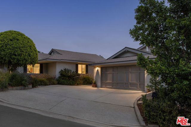 a view of a entryway