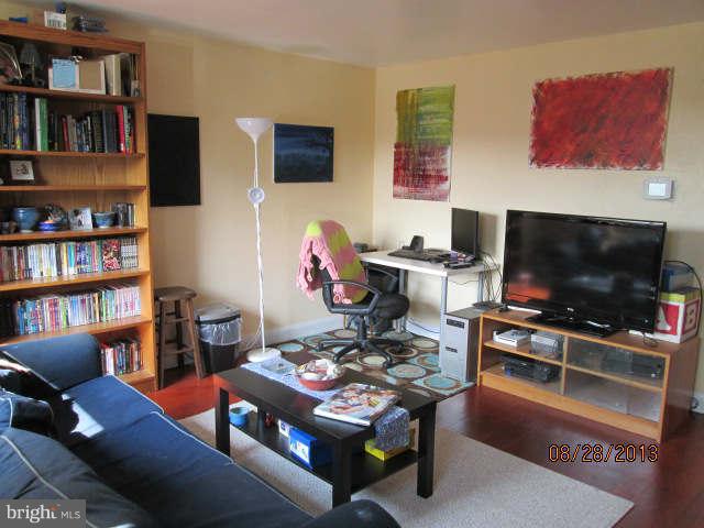 1318 Kenton Road Baltimore, MD 21234 - Photo 9 of 23 Living Room