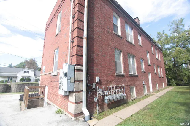 $329,000 | 2006 7th Street, East Moline, IL 61244