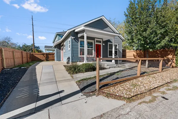 $2,600 | 1809 Chestnut Avenue, Unit 2, Austin, TX 78702