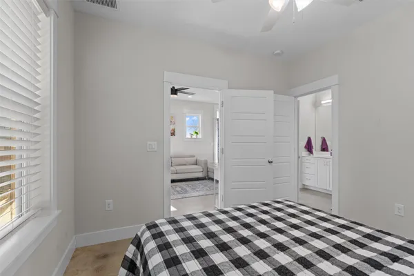 $2,600 | 1809 Chestnut Avenue, Unit 2, Austin, TX 78702