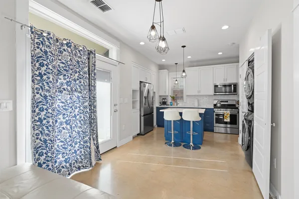 $2,600 | 1809 Chestnut Avenue, Unit 2, Austin, TX 78702