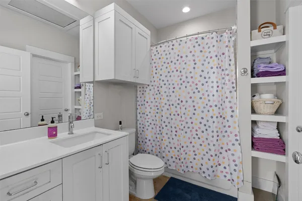 $2,600 | 1809 Chestnut Avenue, Unit 2, Austin, TX 78702