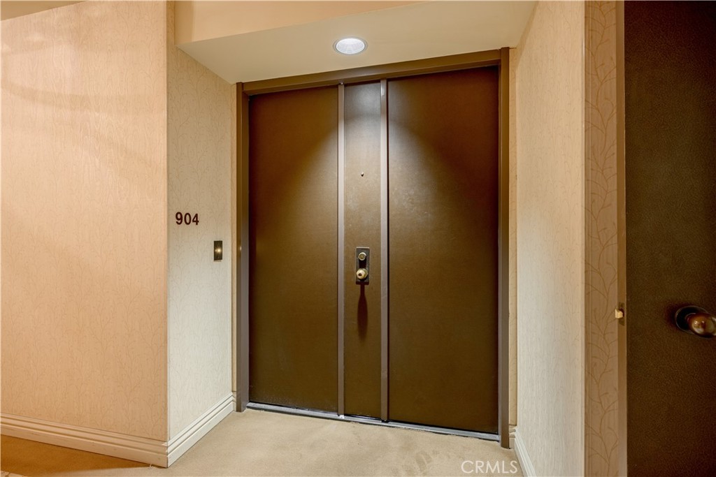 222 Monterey Road, Unit 904 Glendale, CA 91206 - Photo 2 of 35