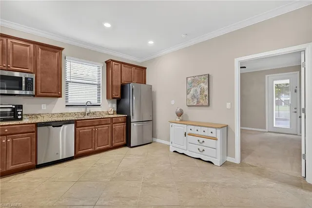 $975,000 | 9442 Greenleigh Court, Naples, FL 34120