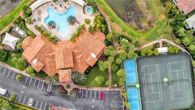 $975,000 | 9442 Greenleigh Court, Naples, FL 34120