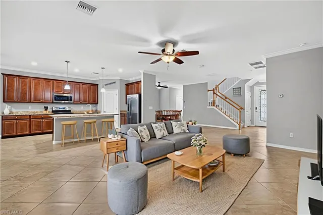 $975,000 | 9442 Greenleigh Court, Naples, FL 34120