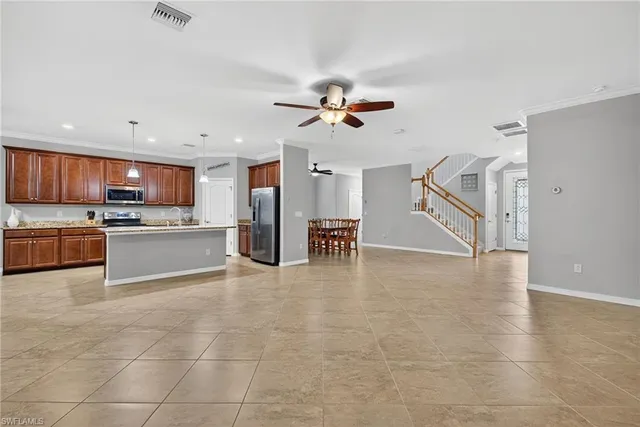 $975,000 | 9442 Greenleigh Court, Naples, FL 34120