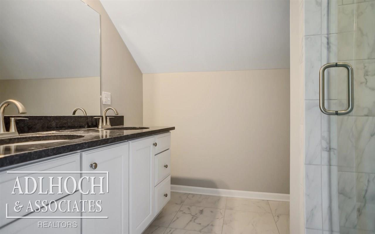 412 Lothrop Road Grosse Pointe, MI 48236 - Photo 18 of 29 31291516-17.JPG