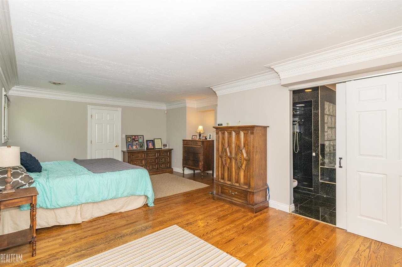 307 Oaklane Drive Rochester, MI 48306 - Photo 14 of 37 50024766-13.JPG