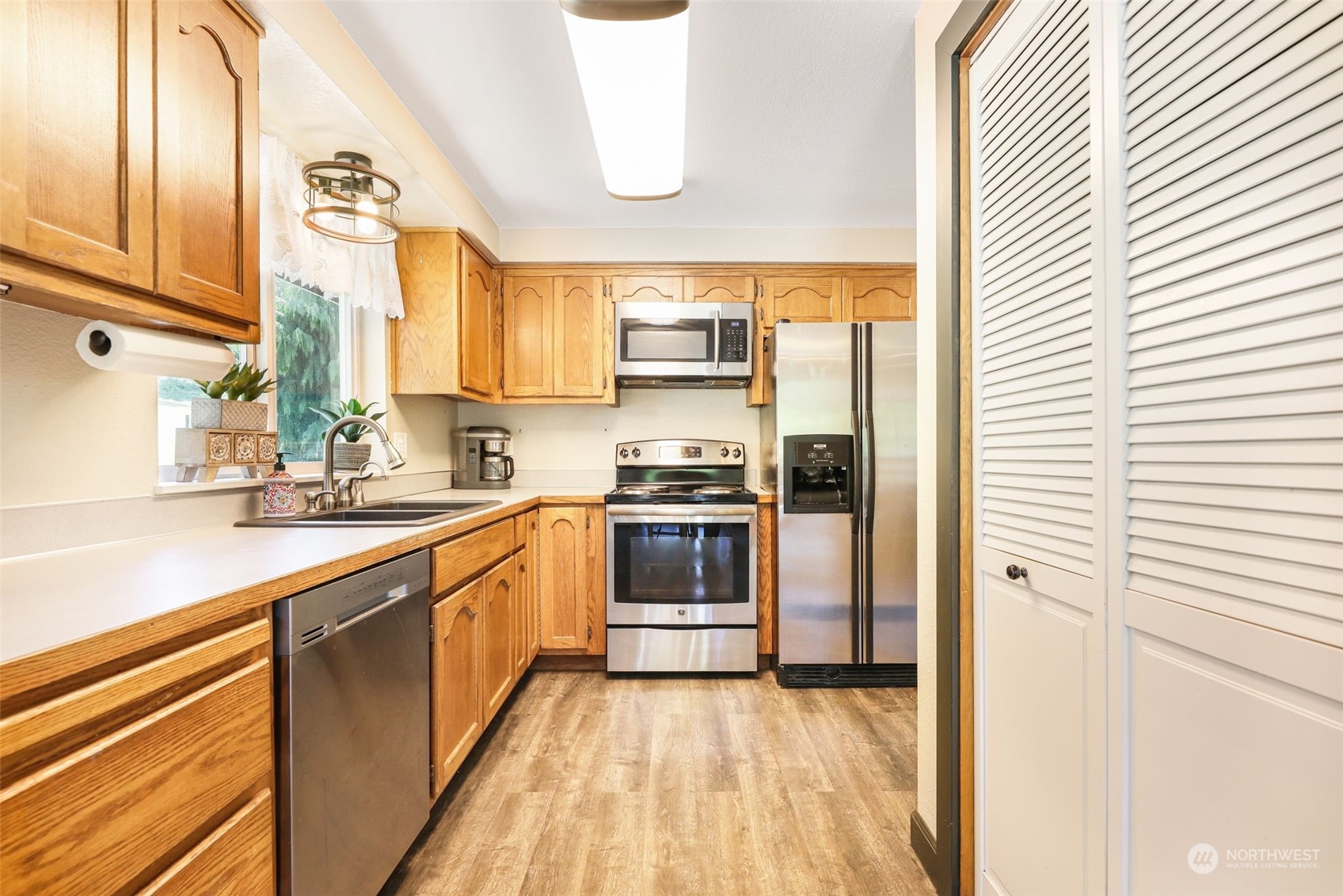 9707 North Cedarvale Loop Road Arlington, WA 98223 - Photo 9 of 40 Gallery Image 9
