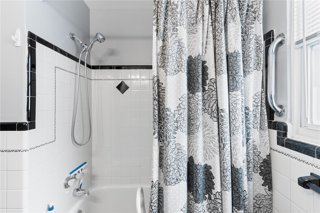 465 Laurelton Road Irondequoit, NY 14609 - Photo 19 of 43 Pristine tile in this FULL BATH!