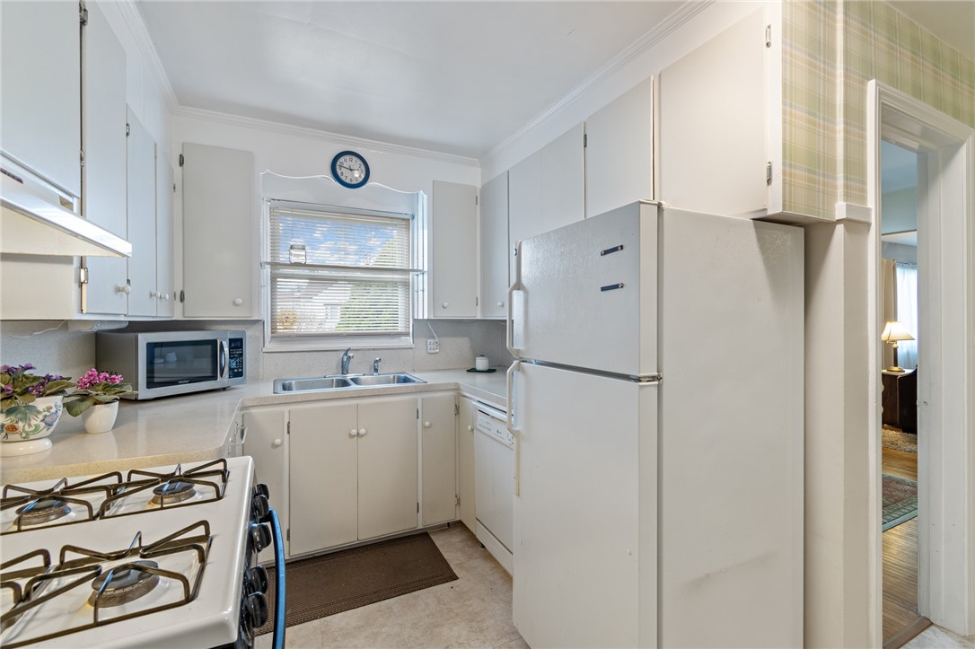 465 Laurelton Road Irondequoit, NY 14609 - Photo 22 of 43 This tidy EAT IN kitchen has a convenient pass thr