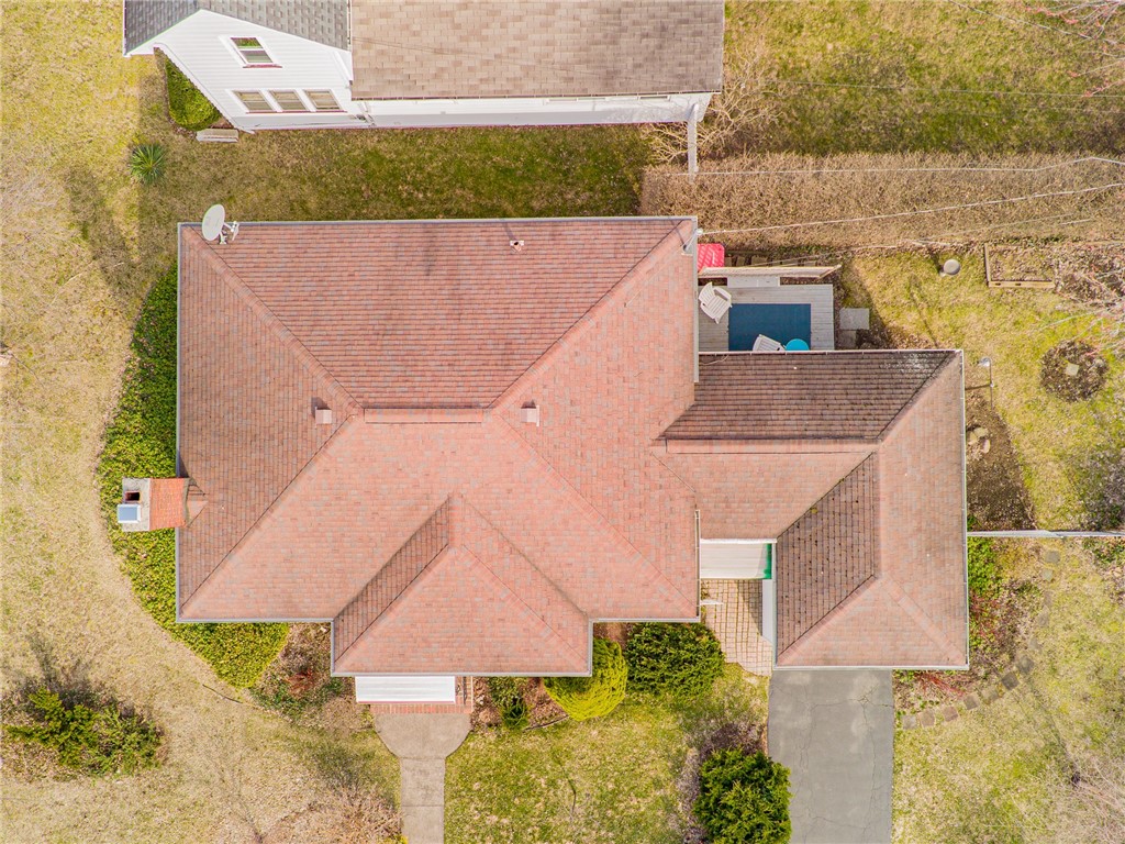 465 Laurelton Road Irondequoit, NY 14609 - Photo 39 of 43 Check out the roof!