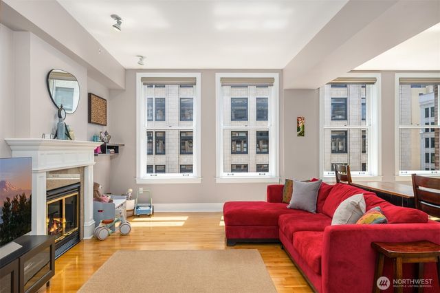 $699,000 | 1500 4th Avenue, Unit 804, Seattle, WA 98101